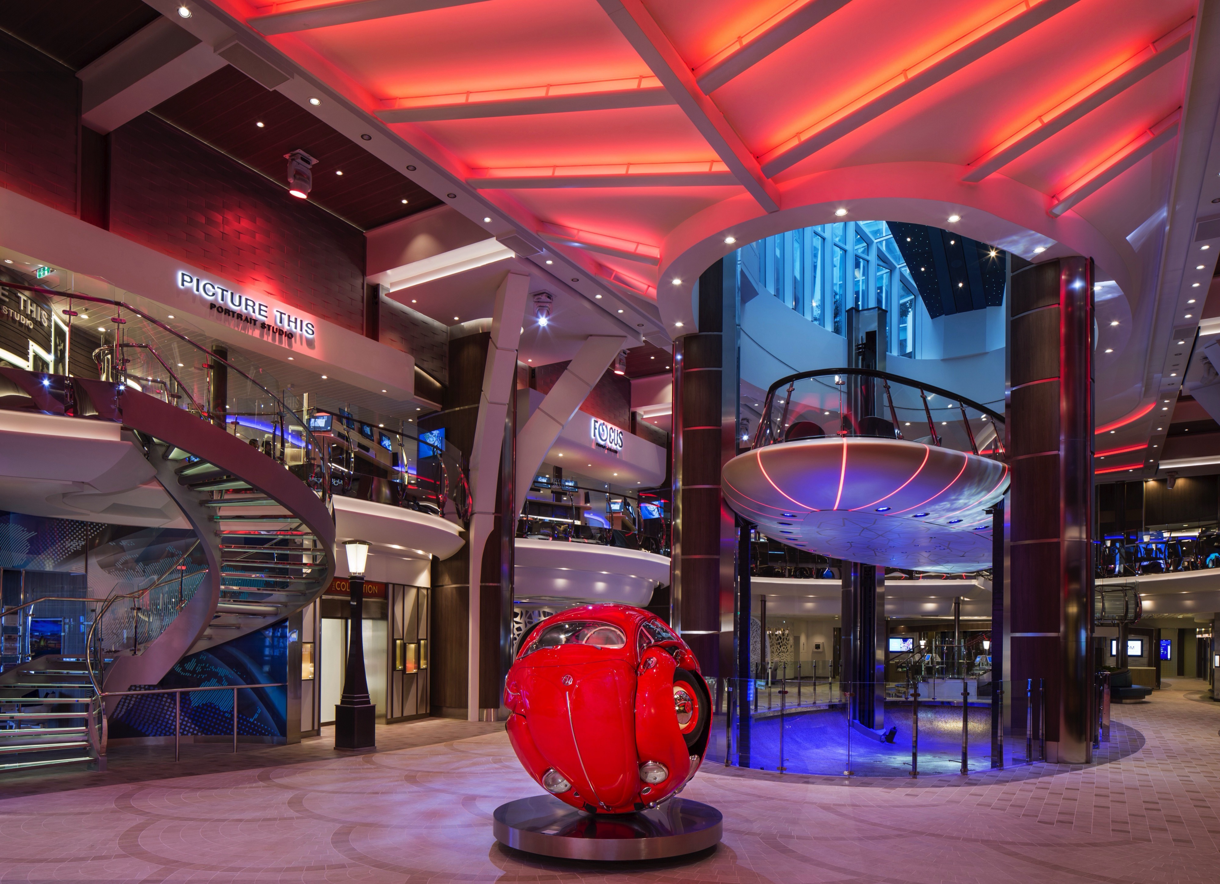 Symphony of the Seas - Rising Tide Bar